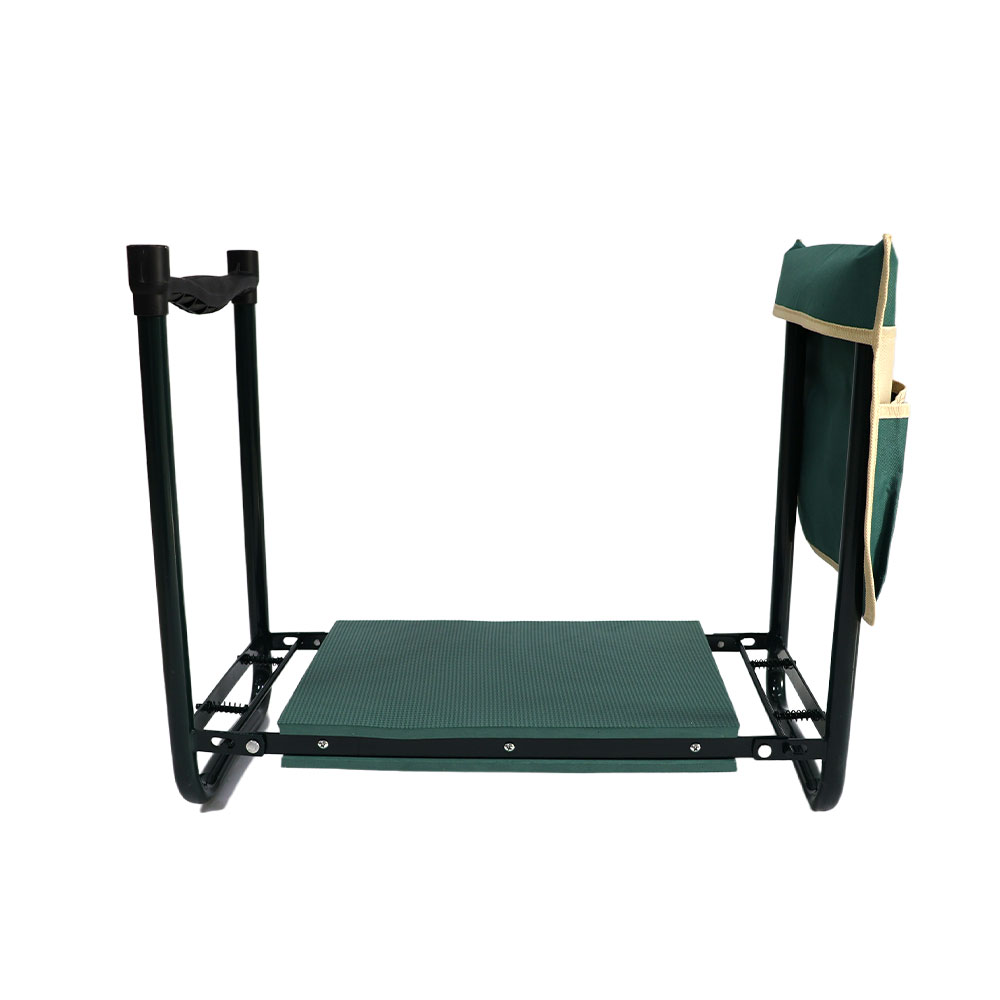 Gàrradh farsaing air a ghlùinean