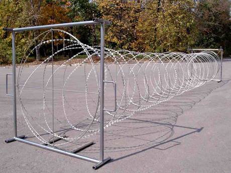 mobile razor wire security barrier