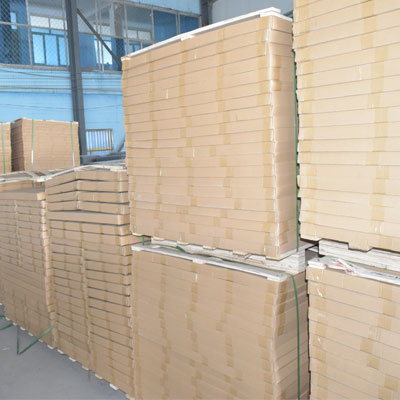 பற்றவைக்கப்பட்ட கேபியன் அட்டைப்பெட்டி